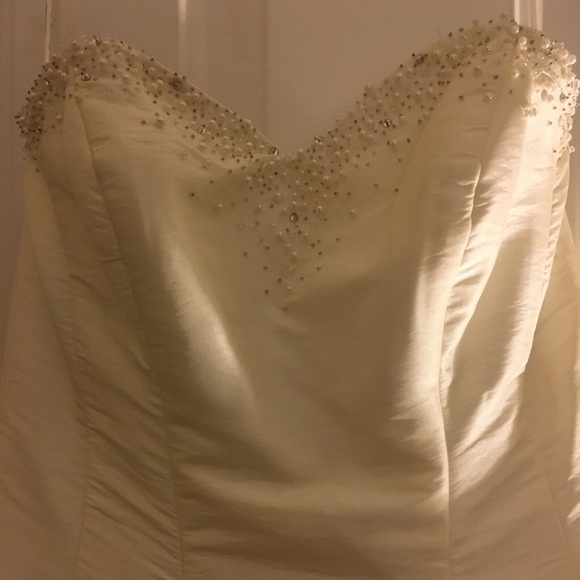 Wedding dress, like new. - Picture 2 of 5